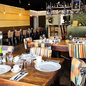 https://the-lake-hotel-amsterdam-airport.utrechthotels.net
